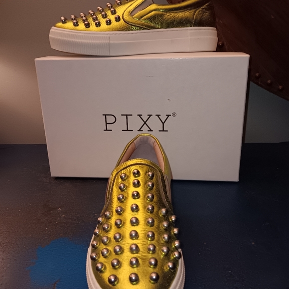 Pixy Sneakers - Picture 2 of 4
